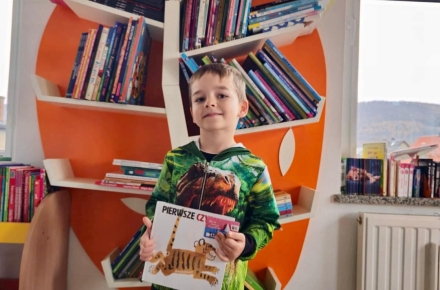 Fascynujących podróży w świecie książek życzymy Jasiowi