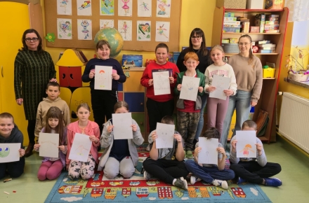 Dzisiaj odwiedziliśmy Niepubliczna Szkoła Podstawowa z Oddziałami Przedszkolnymi, gdzie odbyły się wyjątkowe zajęcia biblioteczne dla uczniów klas 3 i 4