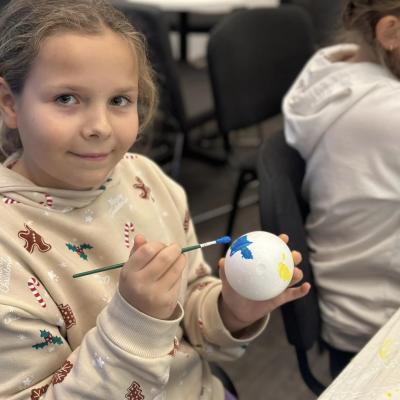 Warsztaty tworzenia ozdób świątecznych i wspólne ubieranie choinki