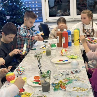 Warsztaty tworzenia ozdób świątecznych i wspólne ubieranie choinki