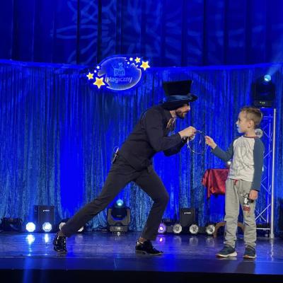 Dzisiejsze show było niesamowite! Iluzjonista Pan Magiczny przygotował