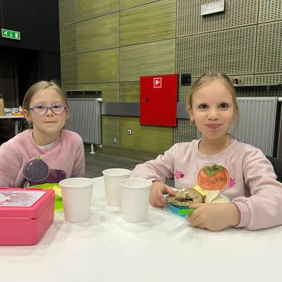 594979805 1276465574518800 9087058046654337653 N