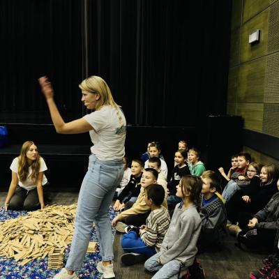 598572730 1282493680582656 926063212485535352 N