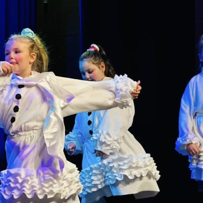 599498099 1284323270399697 7719742573217854398 N