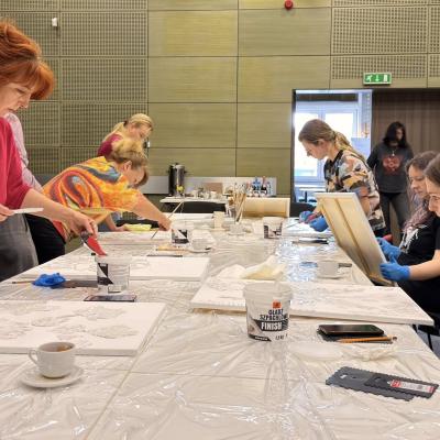 678277219 1392197132945643 2055636230479452391 N