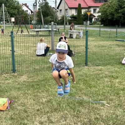 Dzisiejsze popołudnie spędziliśmy bawiąc się pod chmurką na placu zabaw przy os. Królów w Pieszyce - miasto w Górach Sowich