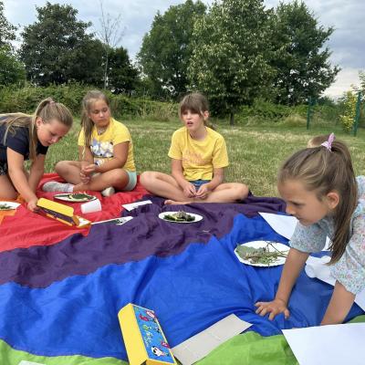 Dzisiejsze popołudnie spędziliśmy bawiąc się pod chmurką na placu zabaw przy os. Królów w Pieszyce - miasto w Górach Sowich