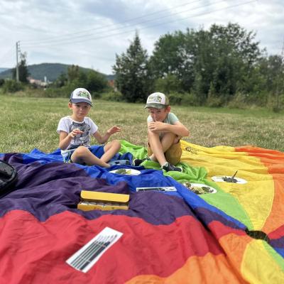 Dzisiejsze popołudnie spędziliśmy bawiąc się pod chmurką na placu zabaw przy os. Królów w Pieszyce - miasto w Górach Sowich