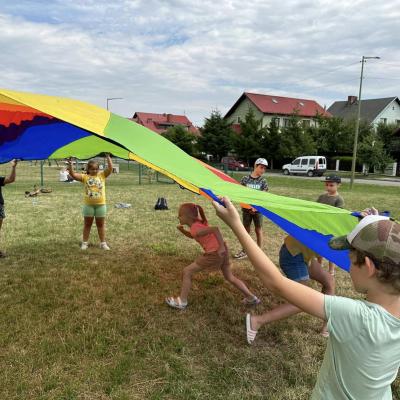 Dzisiejsze popołudnie spędziliśmy bawiąc się pod chmurką na placu zabaw przy os. Królów w Pieszyce - miasto w Górach Sowich