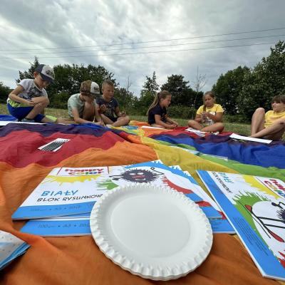 Dzisiejsze popołudnie spędziliśmy bawiąc się pod chmurką na placu zabaw przy os. Królów w Pieszyce - miasto w Górach Sowich
