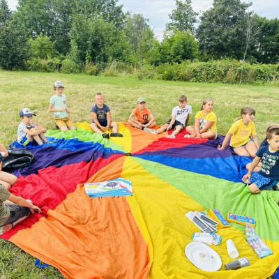 Dzisiejsze popołudnie spędziliśmy bawiąc się pod chmurką na placu zabaw przy os. Królów w Pieszyce - miasto w Górach Sowich