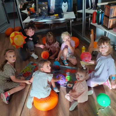 Kosmos, wszechświat, planety, gwiazdy, czarna dziura..