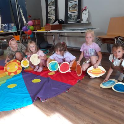 Kosmos, wszechświat, planety, gwiazdy, czarna dziura..