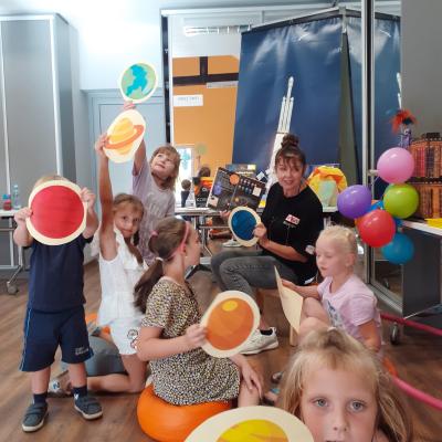 Kosmos, wszechświat, planety, gwiazdy, czarna dziura..